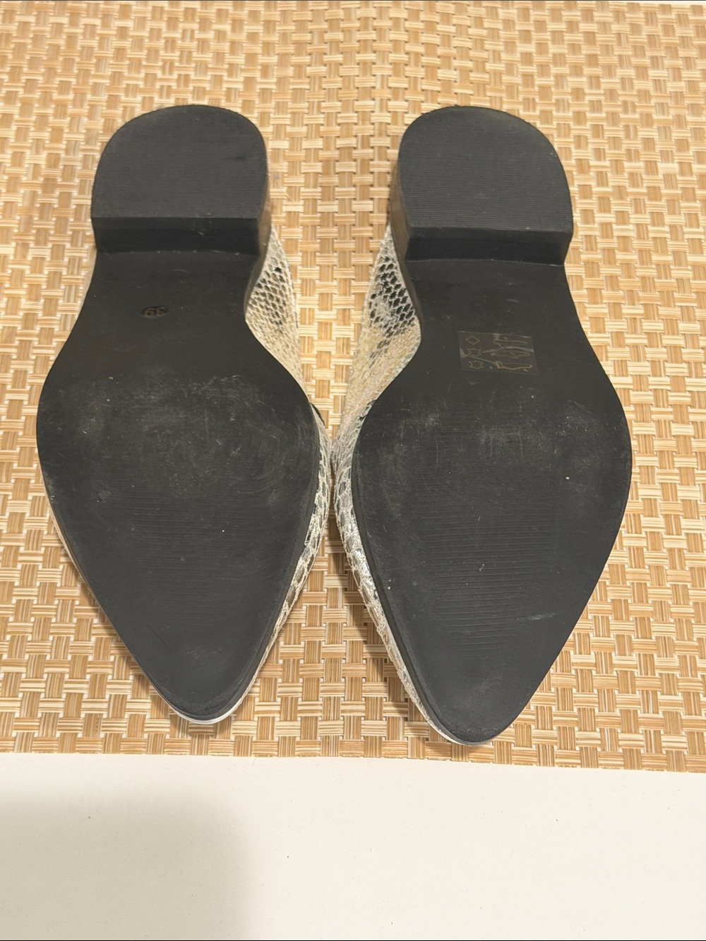 Shellys London Silver Textured Pointed Mules - Picture 3 of 4